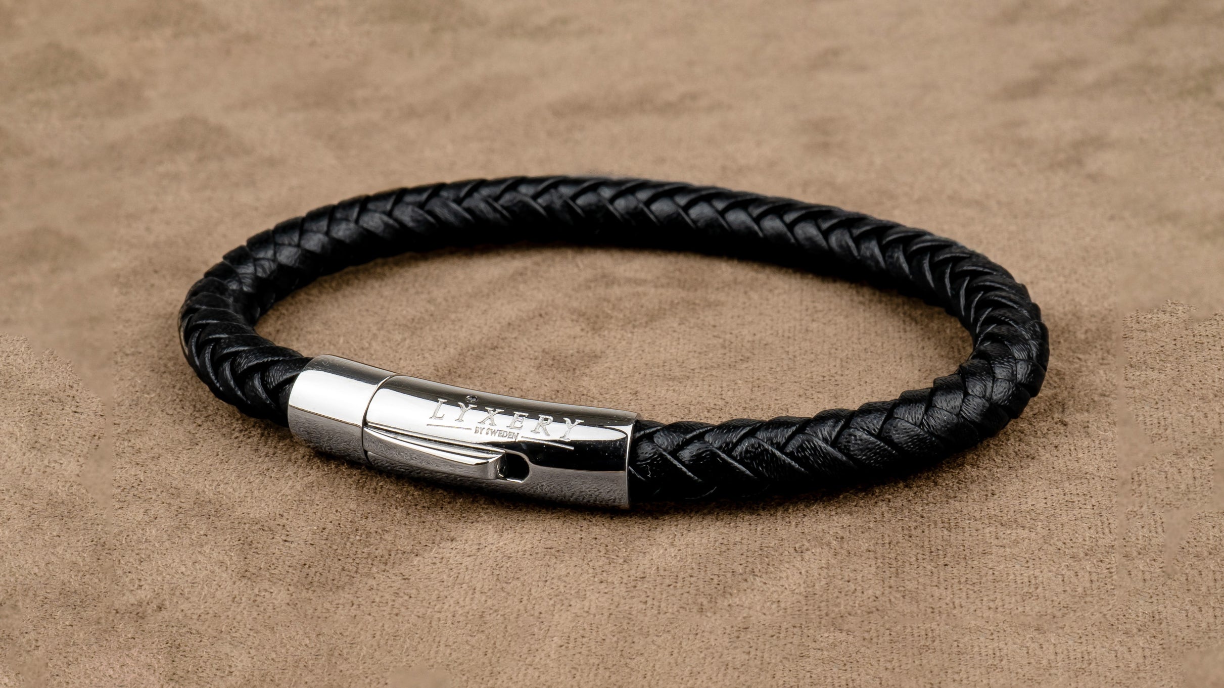 LÄDERARMBAND sotor.jpg__PID:cae78a2a-3988-4455-9adf-7a51b8025138