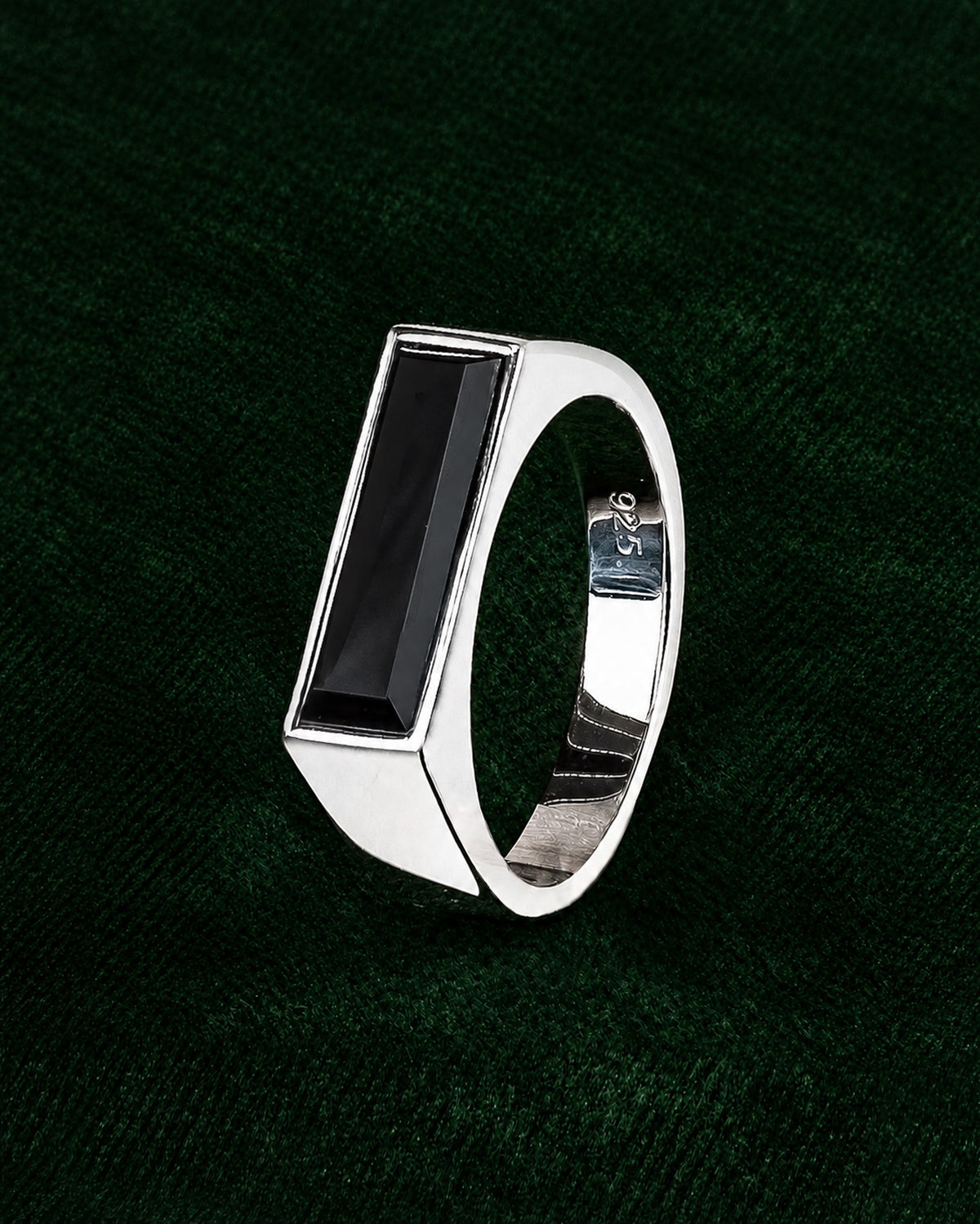 Schwarzer Onyx – Absatzring