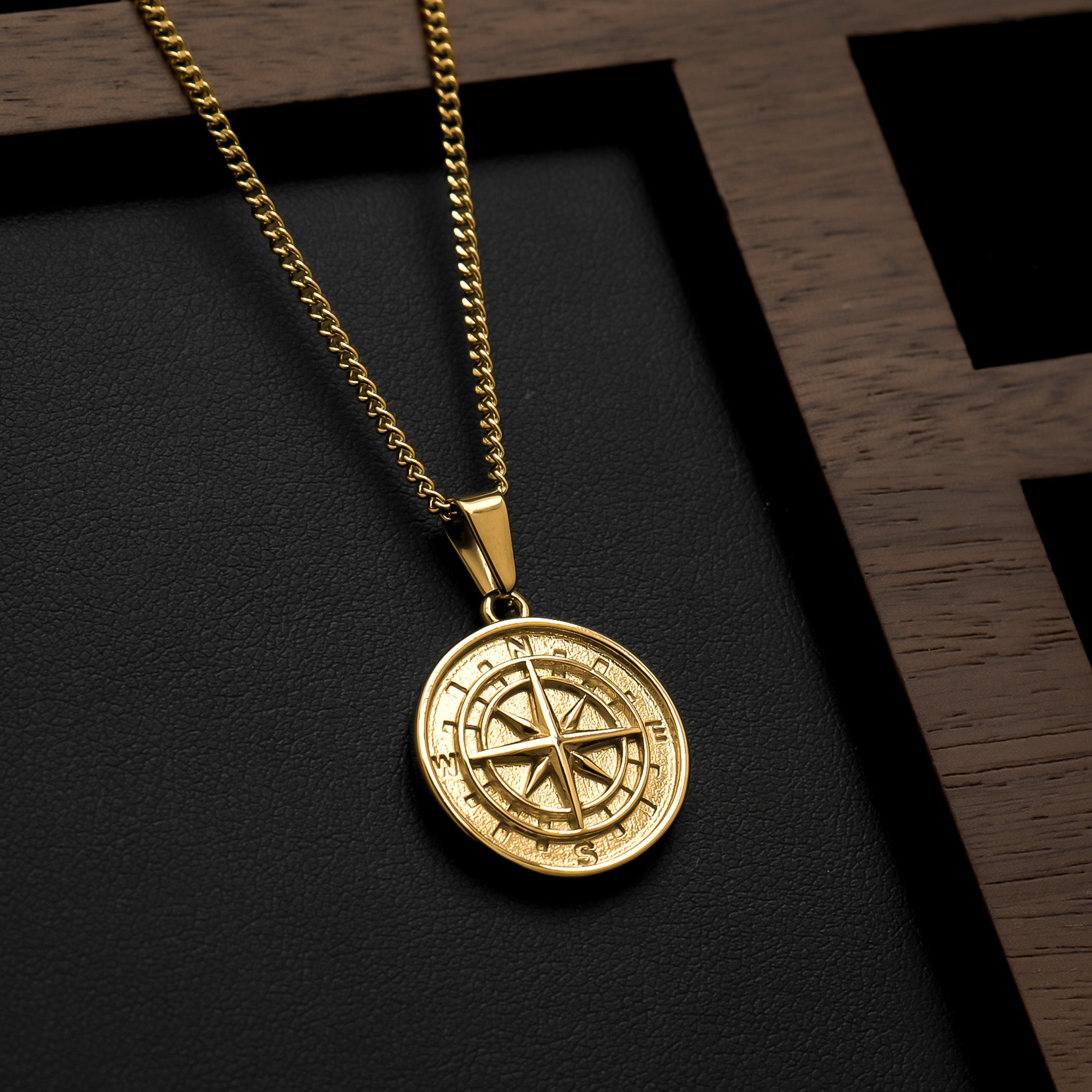 <tc>Pendant -</tc> Gold compass