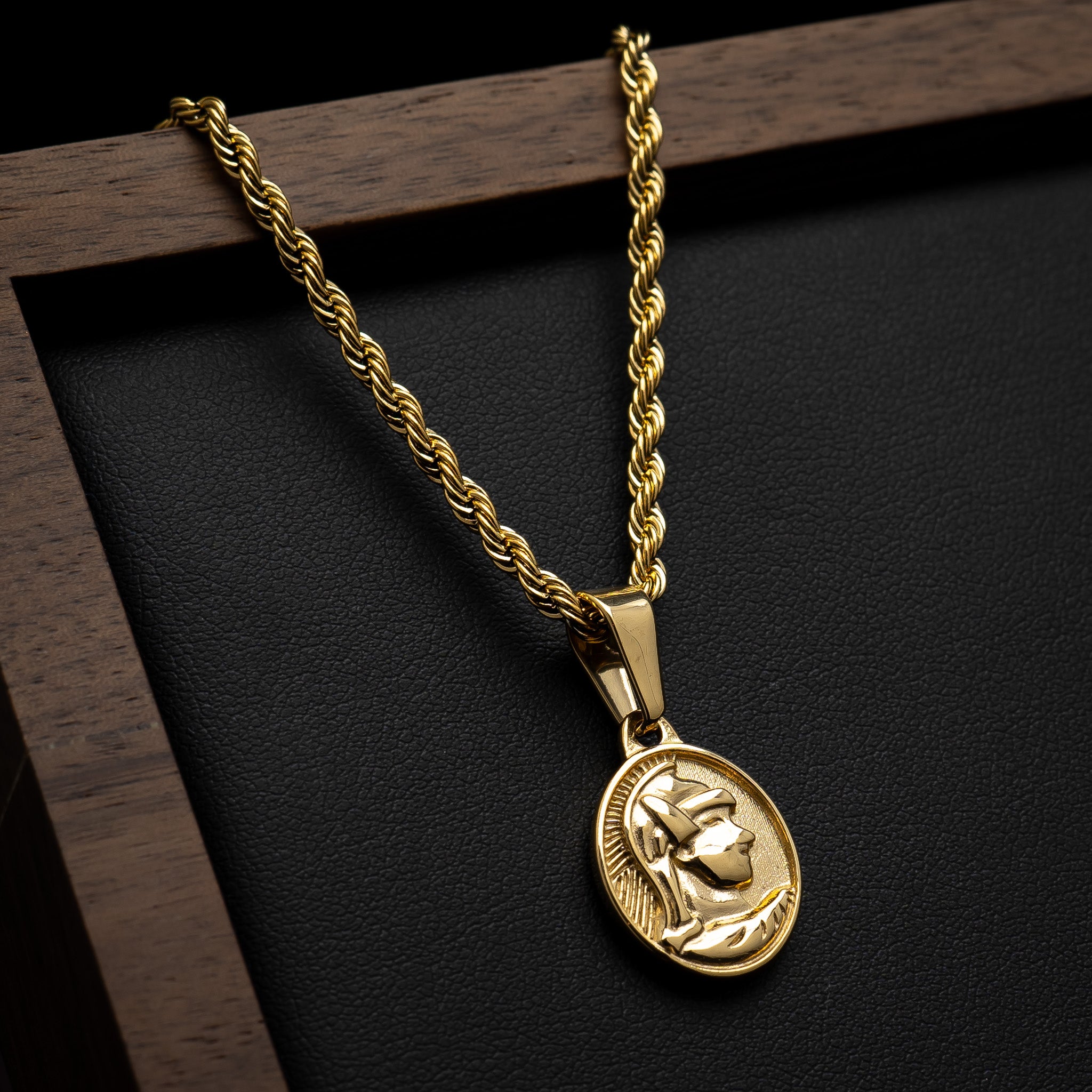 <tc>Pendant -</tc> Spartan Gold