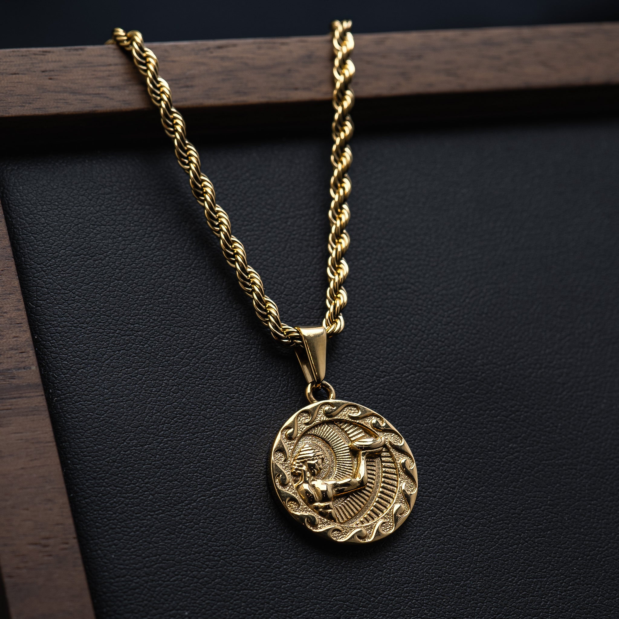 <tc>Pendant -</tc> Poseidon Gold